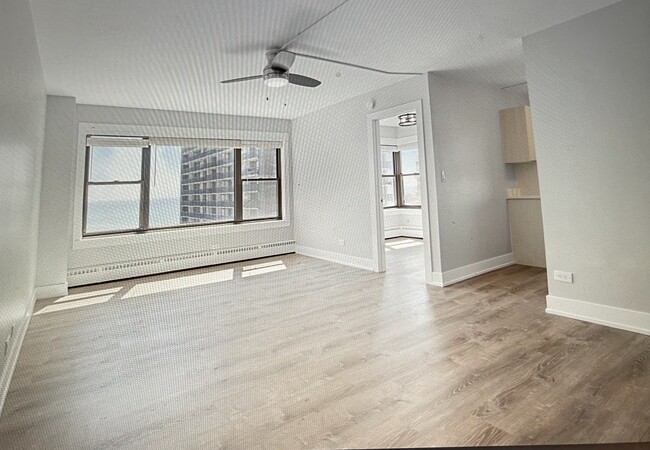 Building Photo - 5850 N Sheridan Rd