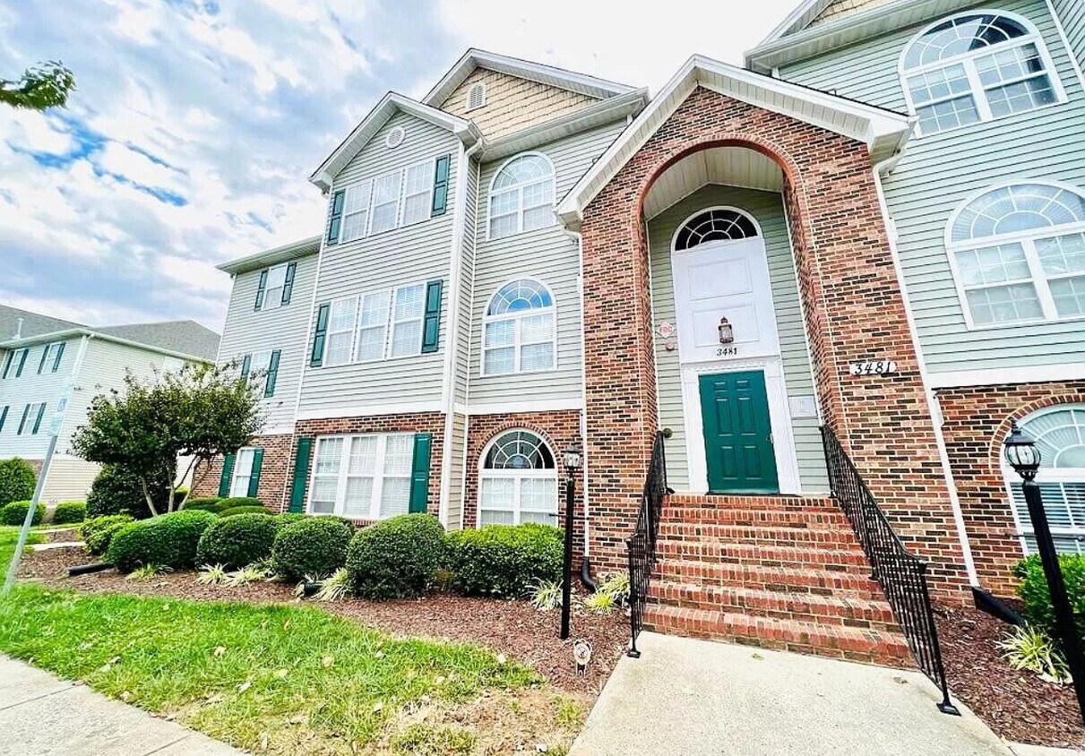 Primary Photo - 3481 Forestdale Dr