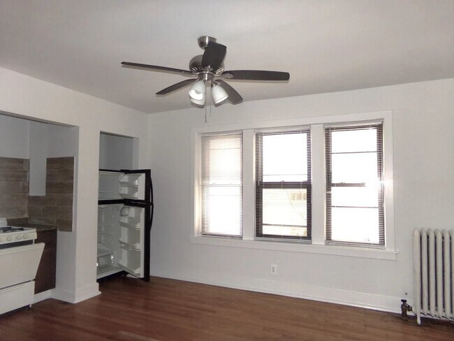 Foto del edificio - 1619 W Morse Ave