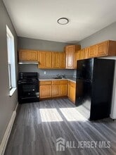 Building Photo - 439 Barclay St