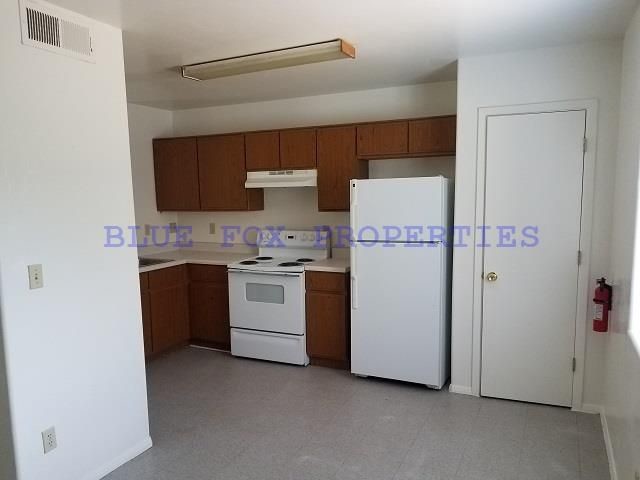 Building Photo - Charming Oracle Townhome