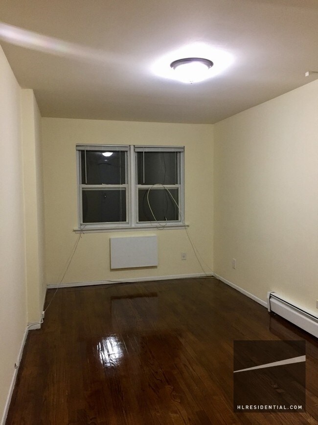 Foto del edificio - 8582 Eliot Ave
