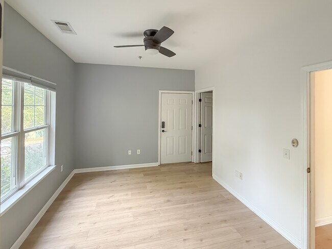 Foto del edificio - 64 Clingman Ave