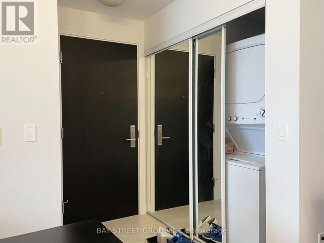 Photo du bâtiment - 5507-5508 EGLINTON Ave