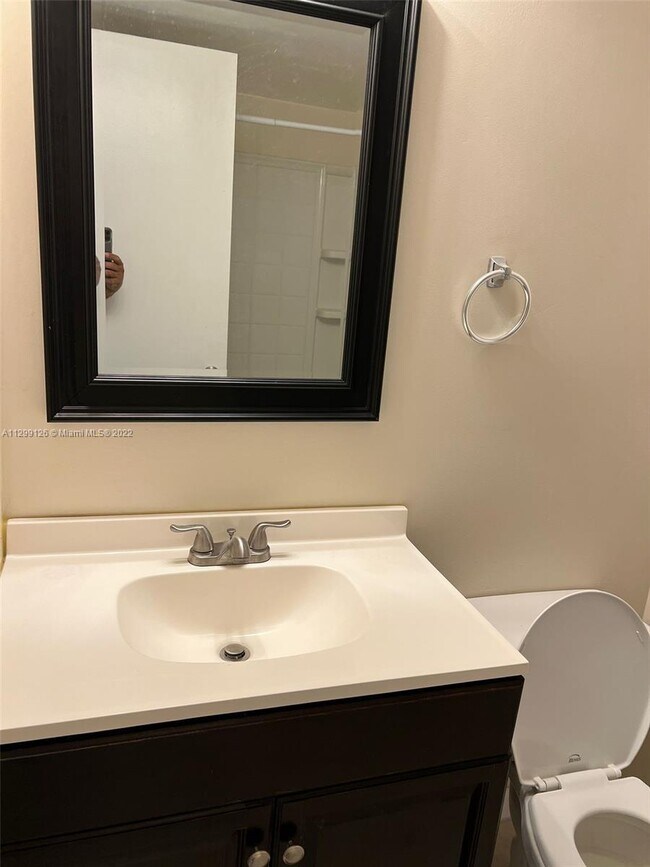 Foto del edificio - 2701 Riverside Dr