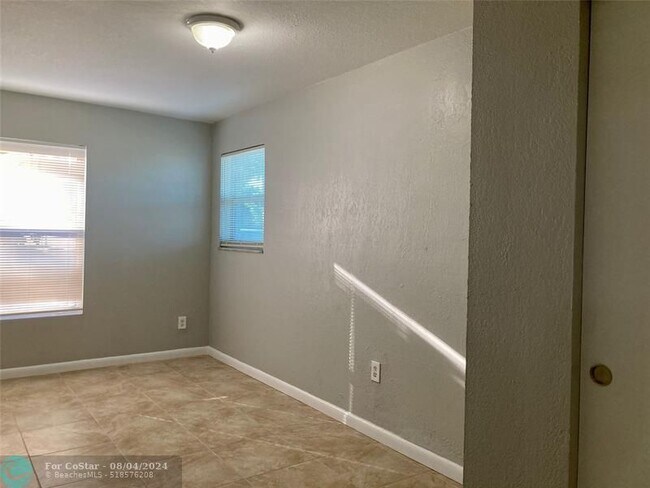 Building Photo - 1270 NW 9th St
