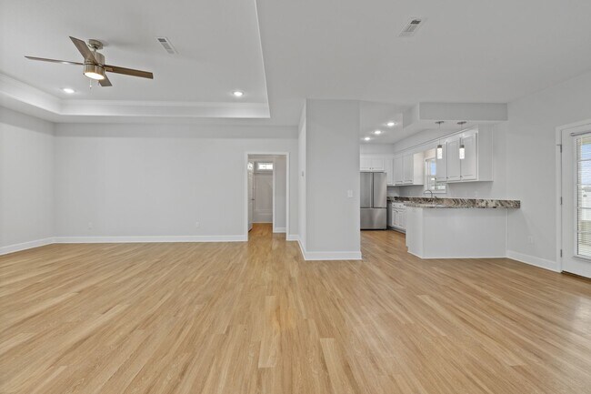 Foto del edificio - Stunning Newer Townhouse