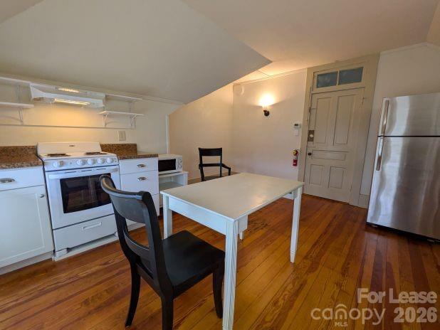 Foto del edificio - 220 Melrose Cir