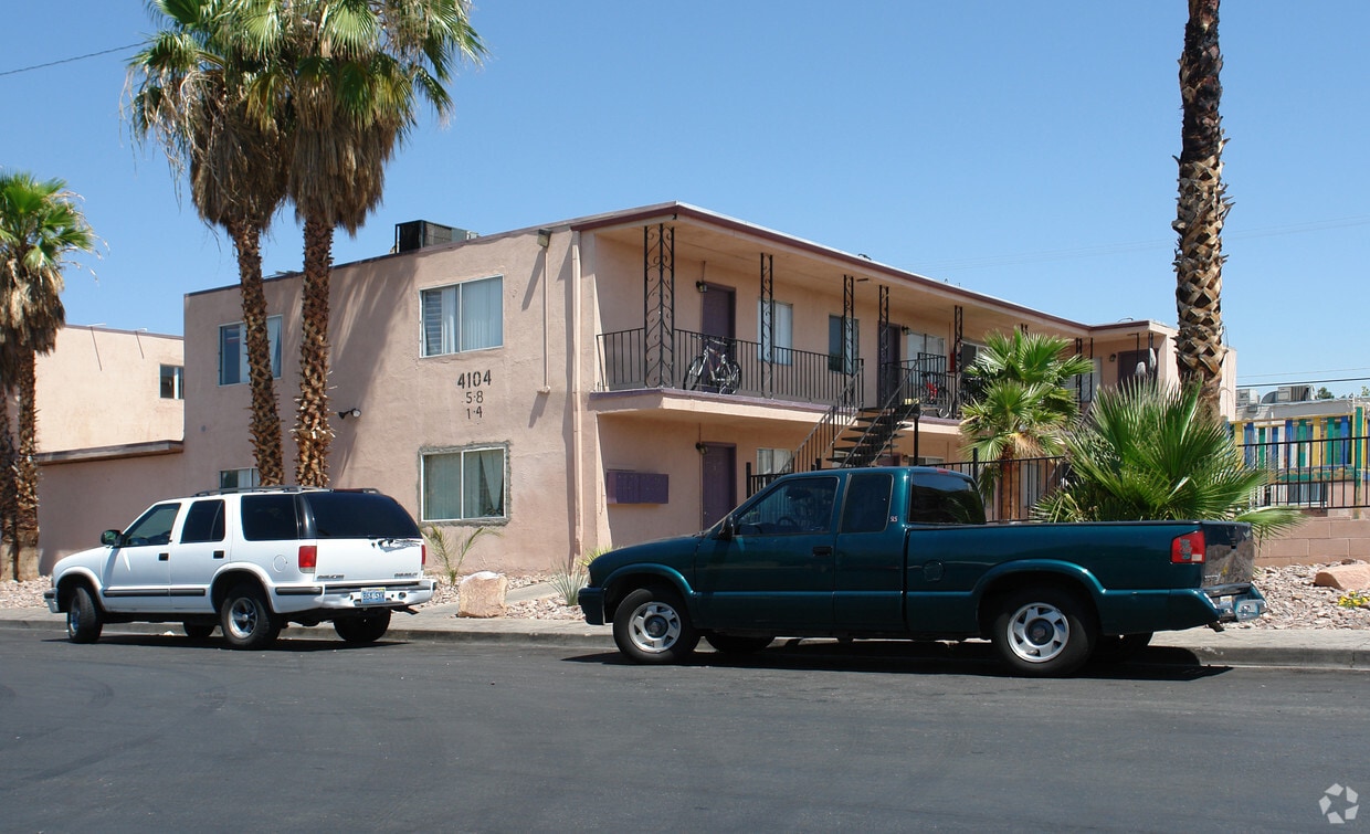 Building Photo - Cartwheel Arms