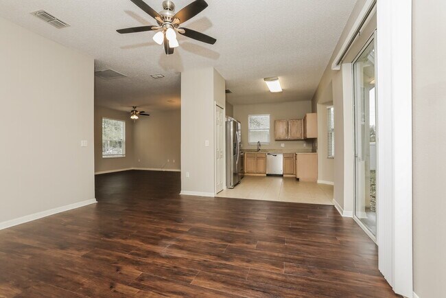 Foto del edificio - 233 Bluff Pass Dr