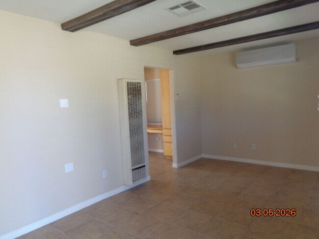 Building Photo - Adorable 2 Bedroom 1 Bath in the heart of Quartz Hill