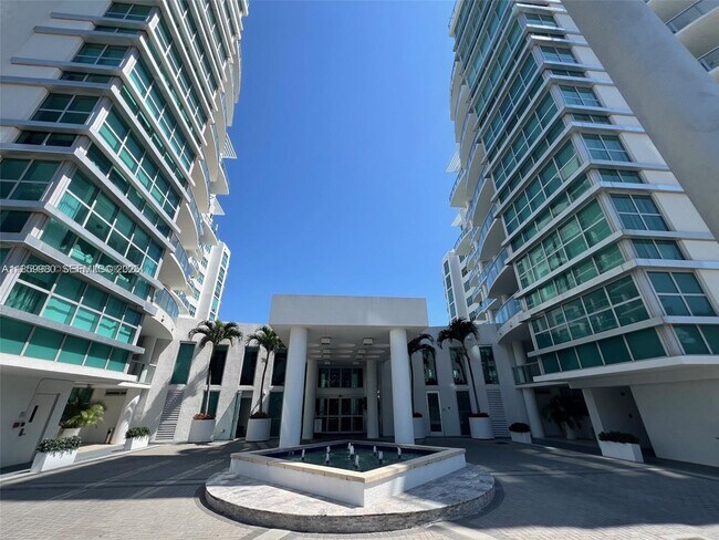 Foto del edificio - 3131 NE 188th St