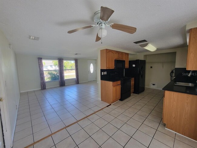 Foto del edificio - 22353 Buffalo Ave