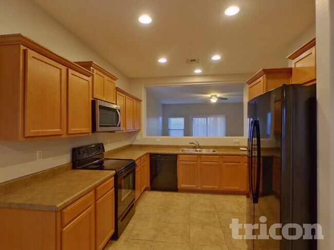 Foto del edificio - 42756 W Elizabeth Ave