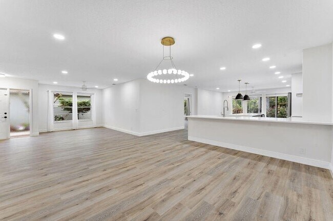 Foto del edificio - 9180 Pine Springs Dr