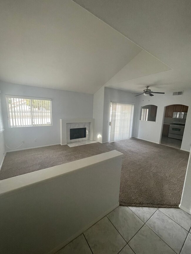 Building Photo - 2 Bed Condo in Henderson Nevada.