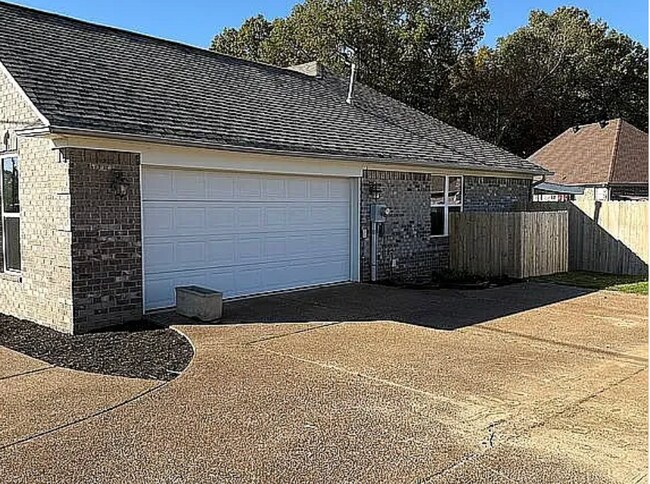 Foto del edificio - 1481 Middle School Rd