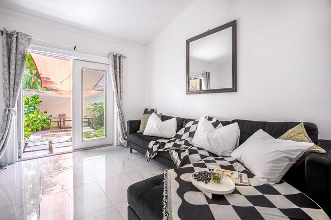 Building Photo - 422 NW 8th St