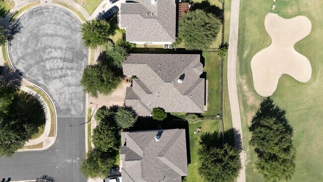 Foto del edificio - 904 Winding Creek Pl