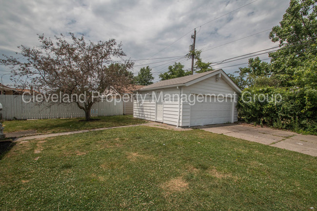Foto del edificio - 15609 Shirley Ave