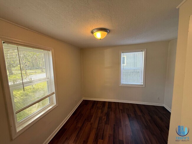 Building Photo - 3 Bedroom, 1 Bath House for rent in Jacksonville *Move-In Special*