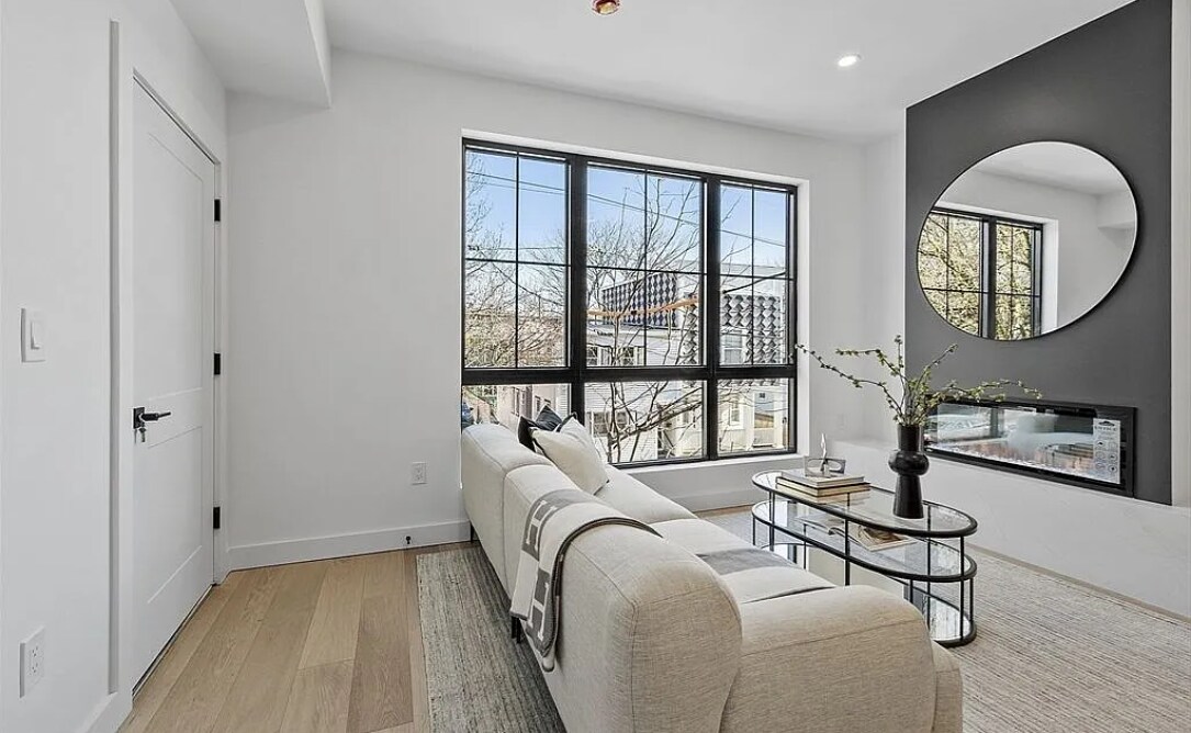 Foto principal - 135 5th St