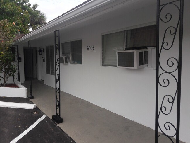 Foto del edificio - 6008 NW 10th St