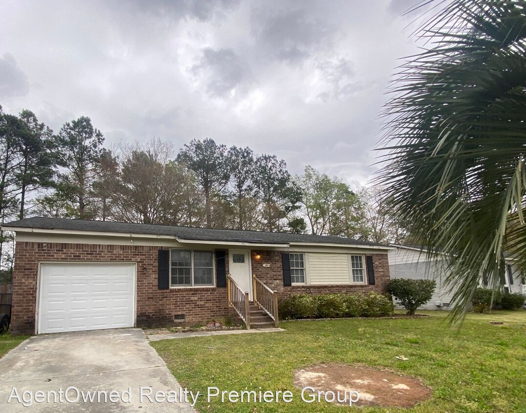Primary Photo - 3 br, 2 bath House - 347 Water Oak Dr