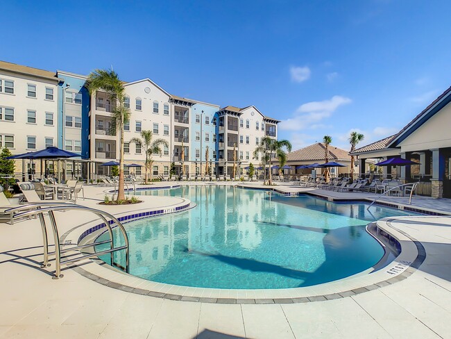 Building Photo - Bayfront On Sand Lake