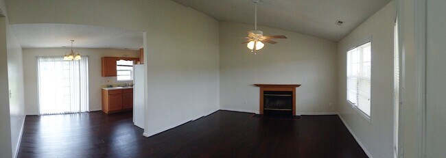 Building Photo - Minutes to Back Gate! Ready for A Family!