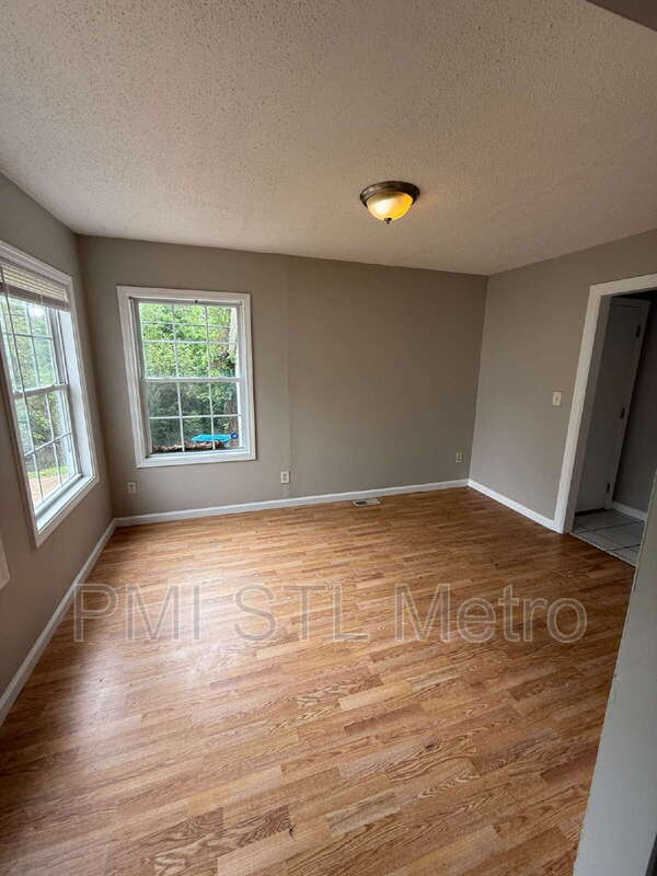 Foto del edificio - 10342 Ross Cir