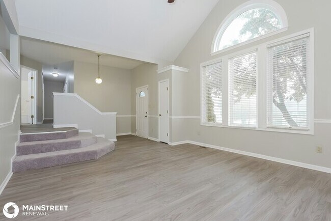 Building Photo - 1457 NE Burgandy Ln, Lees Summit, MO 64086