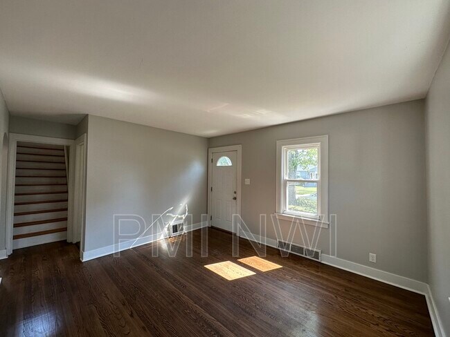 Foto del edificio - 7414 Tapper Ave
