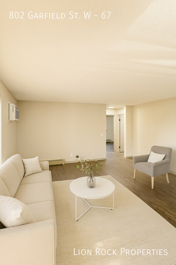 Foto del edificio - 802 Garfield St W