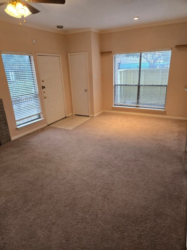 Foto principal - 8299 Cambridge St