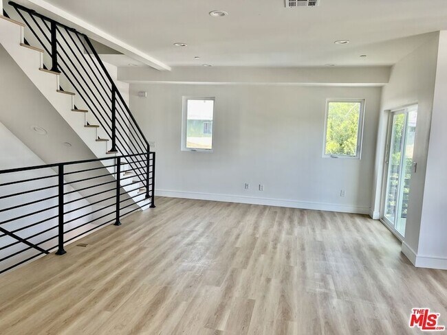 Foto del edificio - 2533 S Spaulding Avenue Unit 1/2