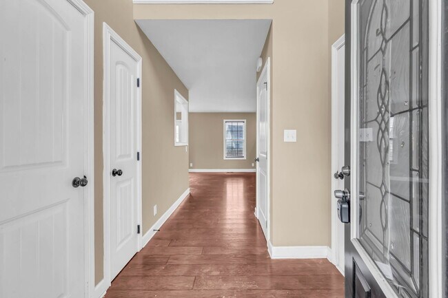 Foto del edificio - Wonderful 2-story home close to Ft. Campbell