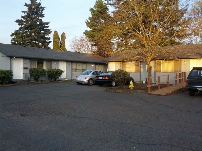 Primary Photo - Anita Manor Apartments