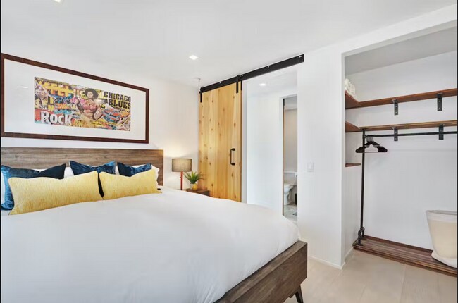 Foto del edificio - Furnished, 2 BD, 2 BA Home Steps to the Sand! Flexible Lease Terms!