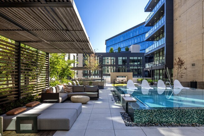 Foto del edificio - The Crescent Residences