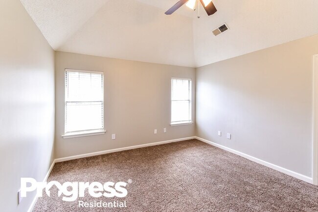 Building Photo - 1261 Thames Dr