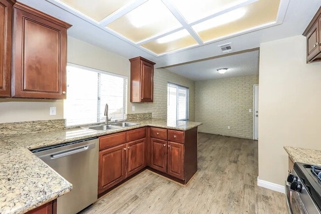 Foto del edificio - 8775 Buckeye Ct