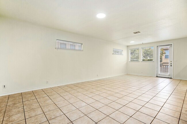 Foto del edificio - 1210 Tweed Willow
