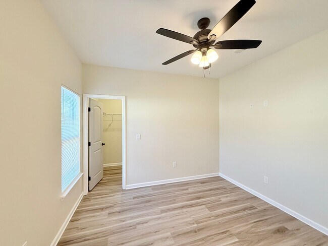 Foto del edificio - Modern 2-Bedroom Duplex