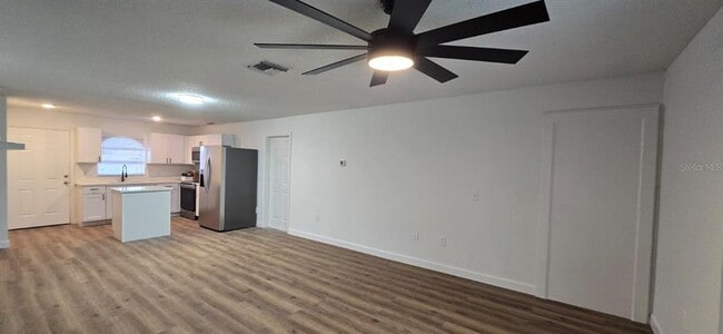 Building Photo - 669 Royalty Ct