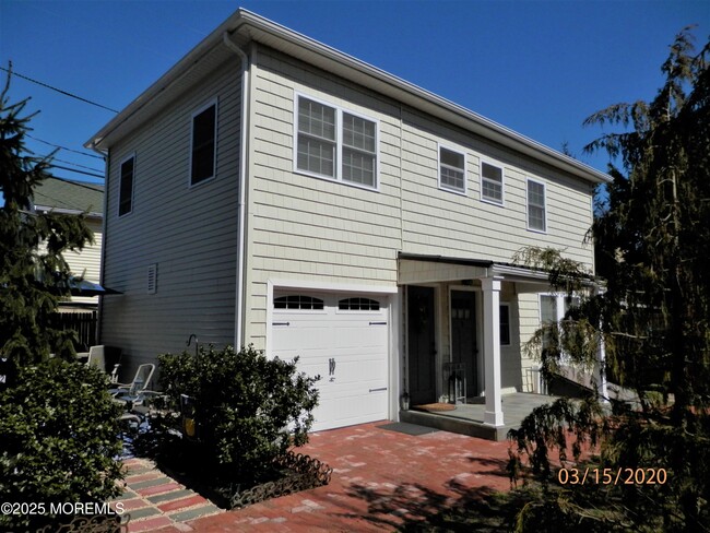 Building Photo - 616 3rd Ave