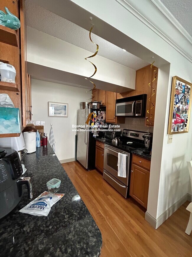 Building Photo - 108 Peterborough St