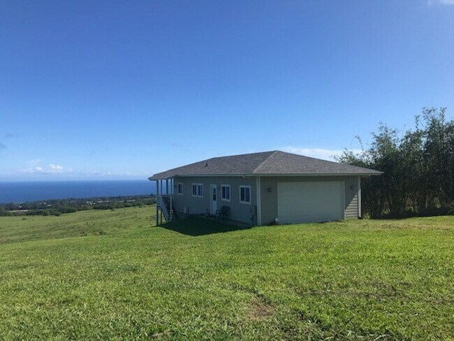 Foto del edificio - Gorgeous Ocean View Home. Unfurnished 1 Bed, 2 Ba, w/ 2-Car Garage on 1.145 acres