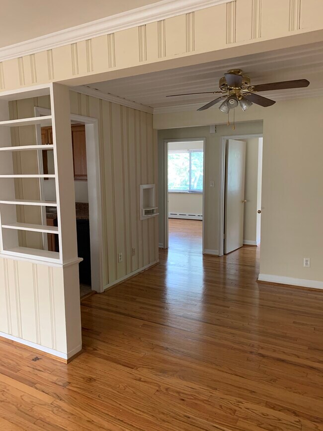 Building Photo - 1614 Beacon St