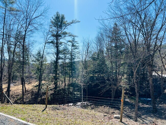 Foto del edificio - 1398 Quechee-Hartland Rd